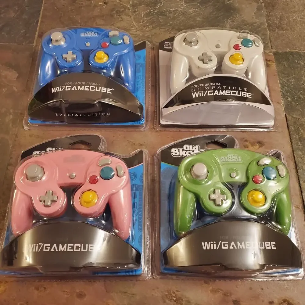 4 Gamecube Controllers - 4 Colors Bundle (NEW), Pink Green Blue White - Nintendo